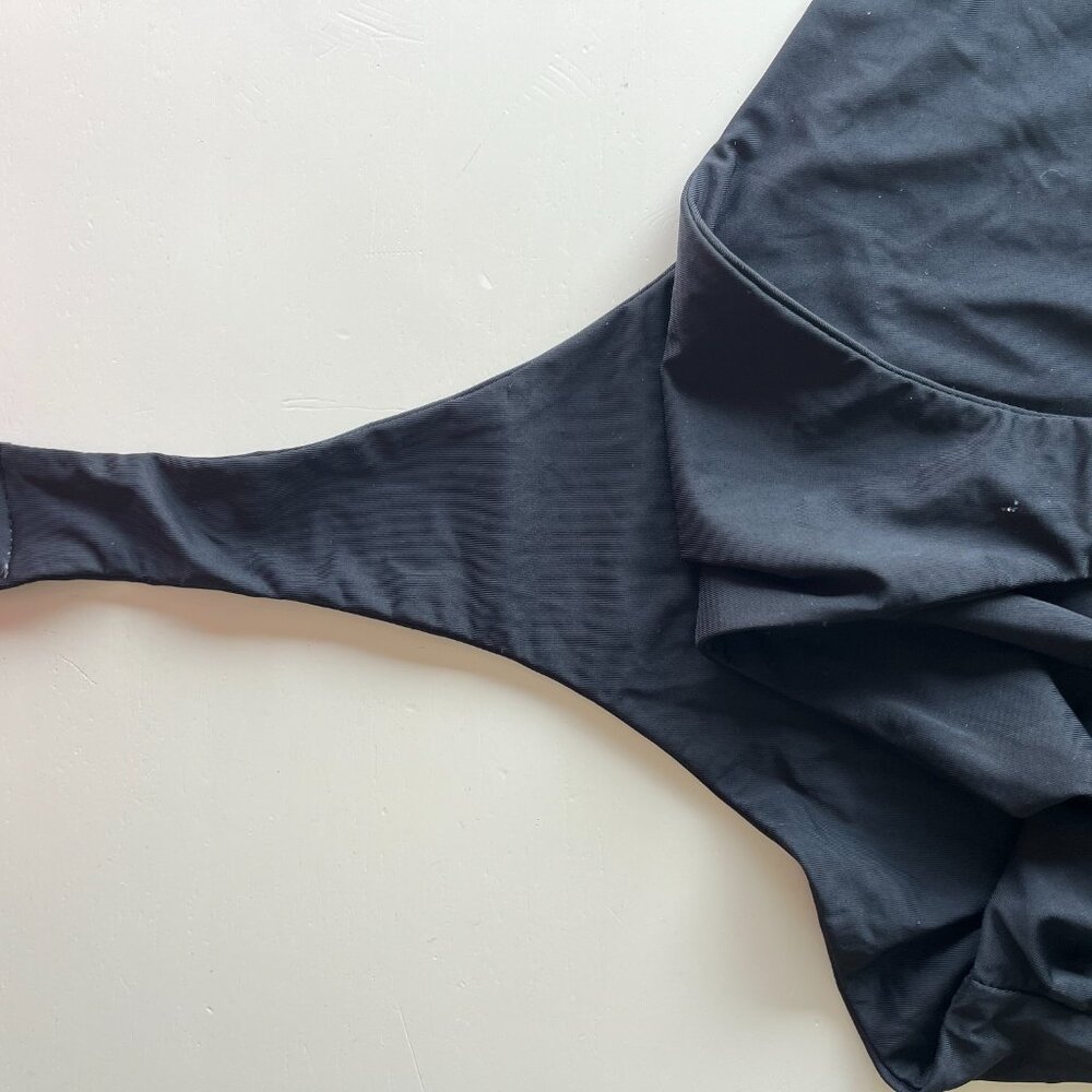 Princess Polly Black Plunge Halter Bodysuit Deep V Neck Long Sleeve NWT Size 6 - Picture 4 of 10